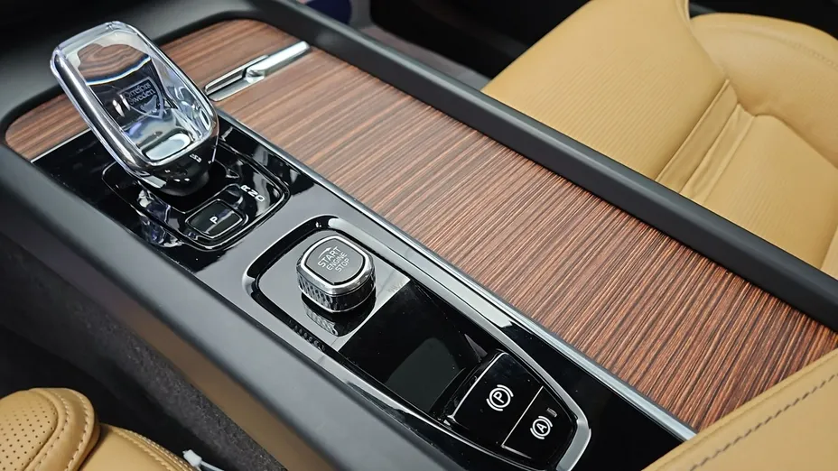 VOLVO XC60 -
