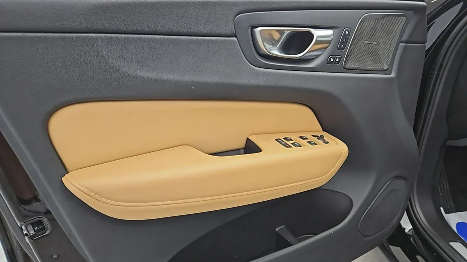 VOLVO XC60 -