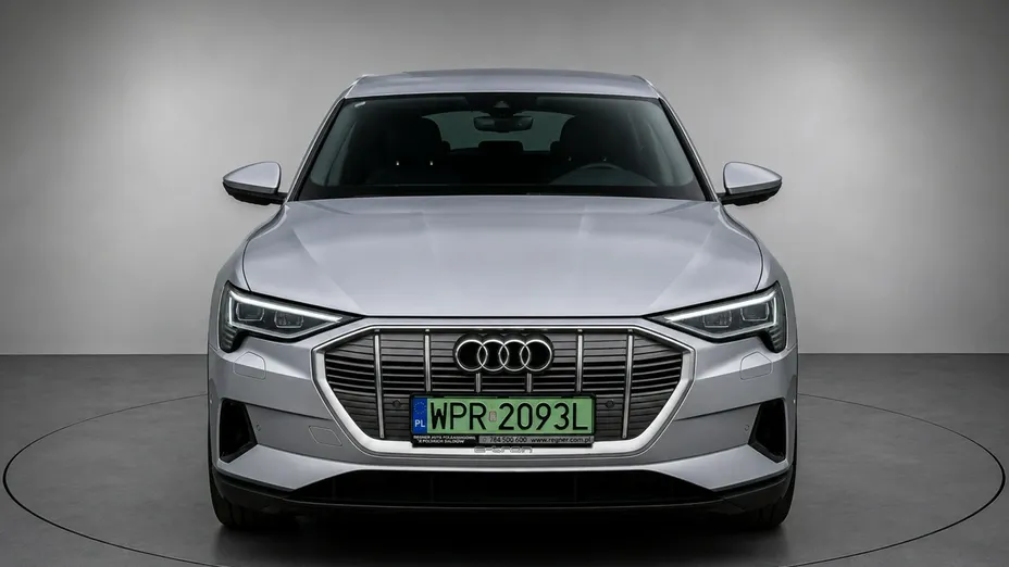 AUDI e-tron -