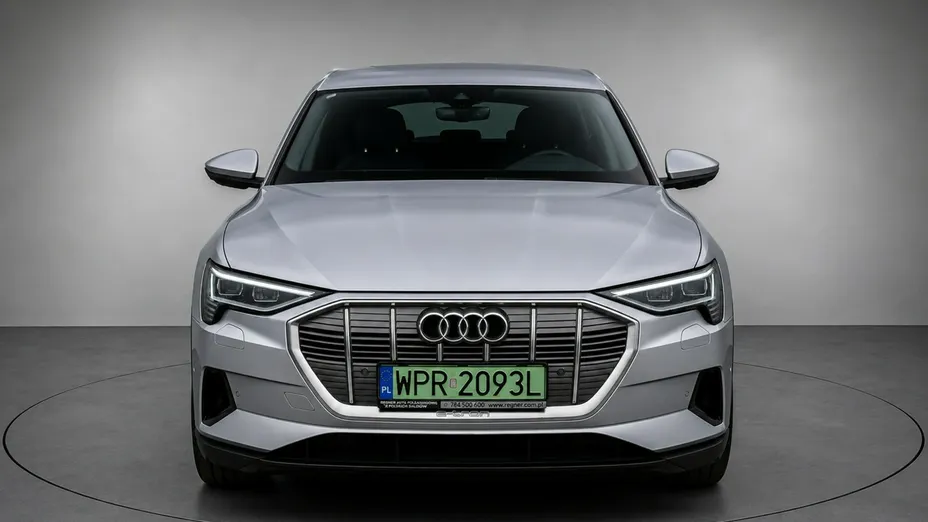 AUDI e-tron -