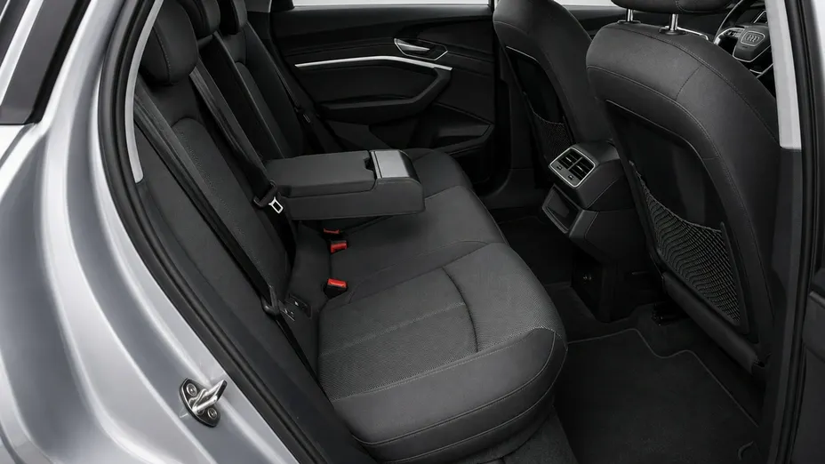 AUDI e-tron -