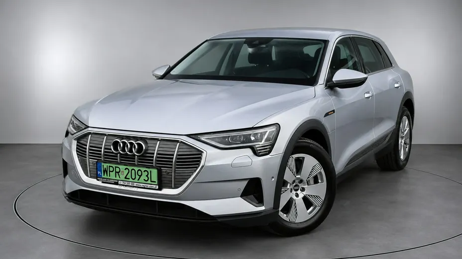 AUDI e-tron -