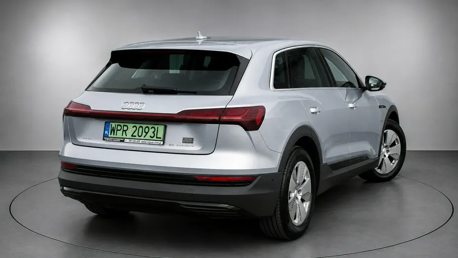 AUDI e-tron -