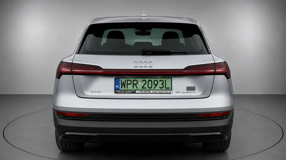 AUDI e-tron -