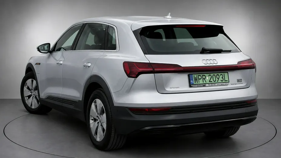 AUDI e-tron -