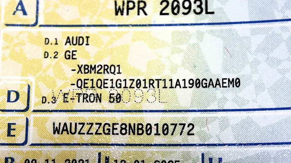AUDI e-tron -