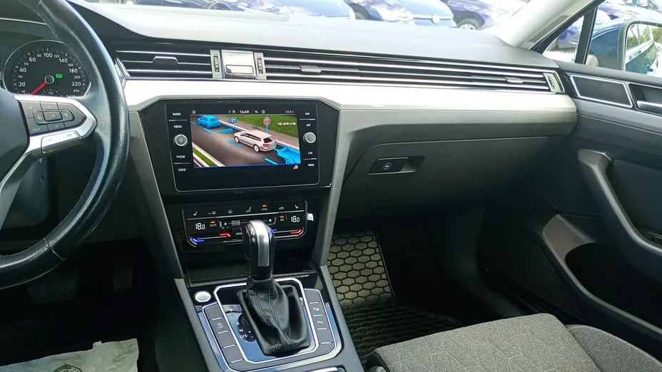 VOLKSWAGEN Passat -