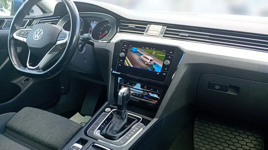 VOLKSWAGEN Passat -
