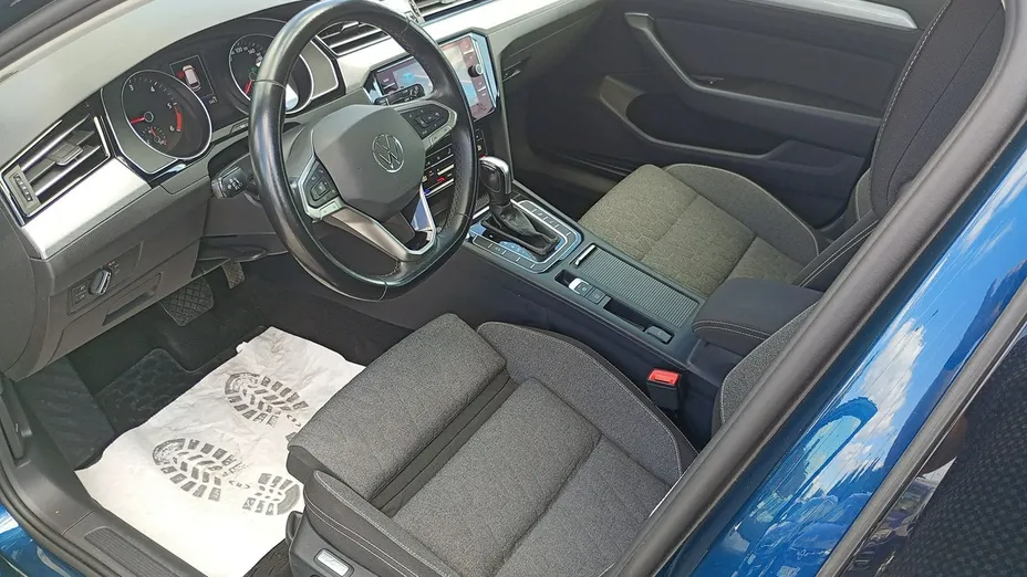VOLKSWAGEN Passat -