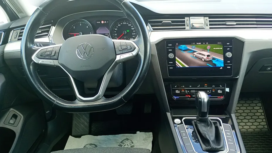 VOLKSWAGEN Passat -