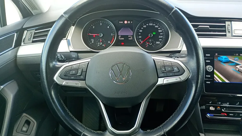 VOLKSWAGEN Passat -