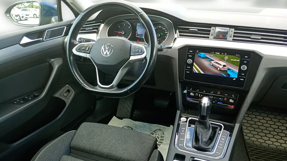 VOLKSWAGEN Passat -