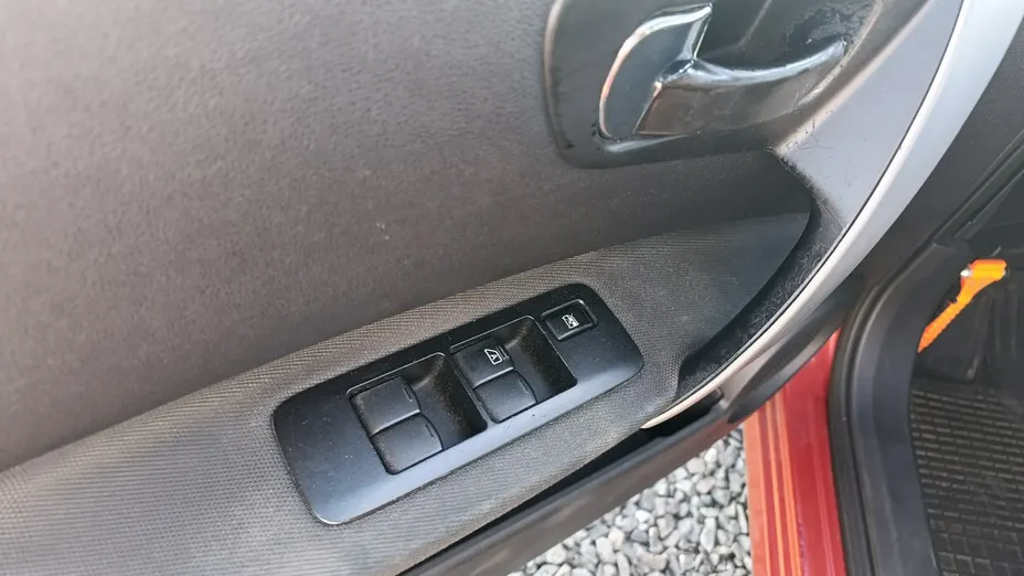 NISSAN Qashqai -