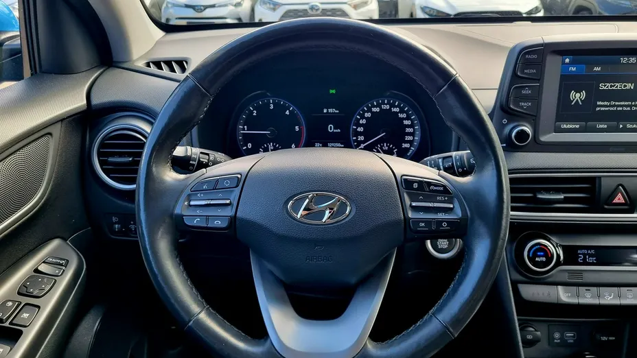 HYUNDAI Kona -
