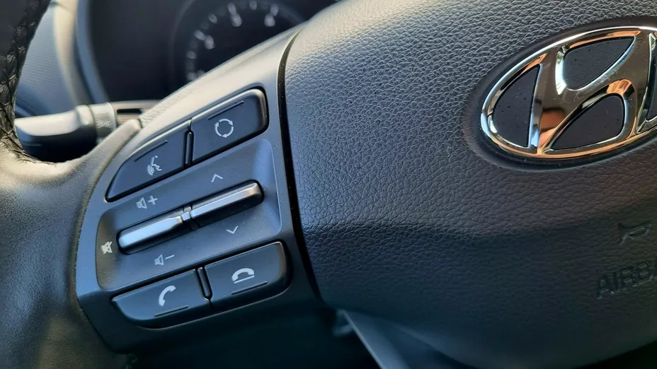 HYUNDAI Kona -