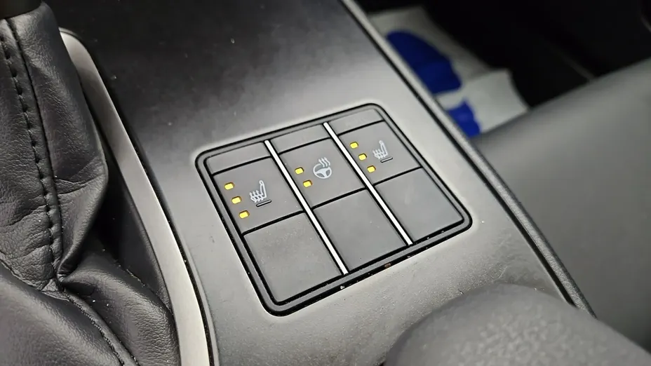 LEXUS UX -