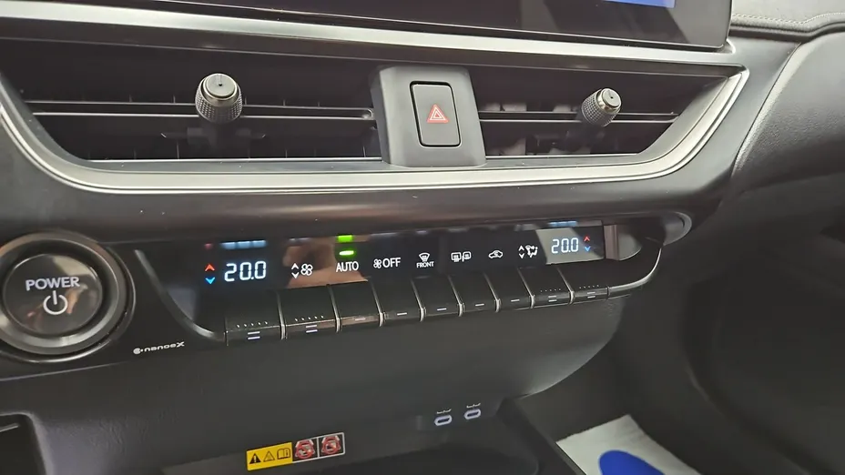 LEXUS UX -