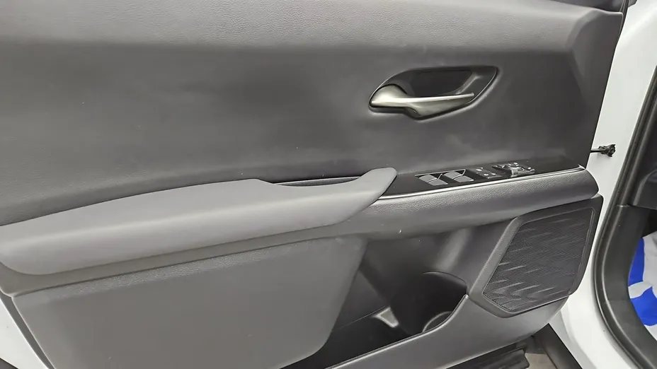 LEXUS UX -