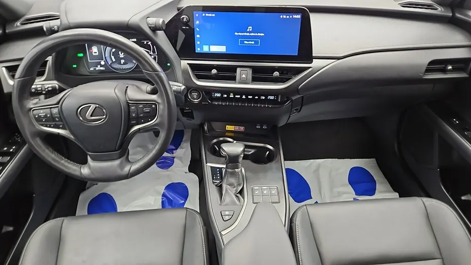 LEXUS UX -