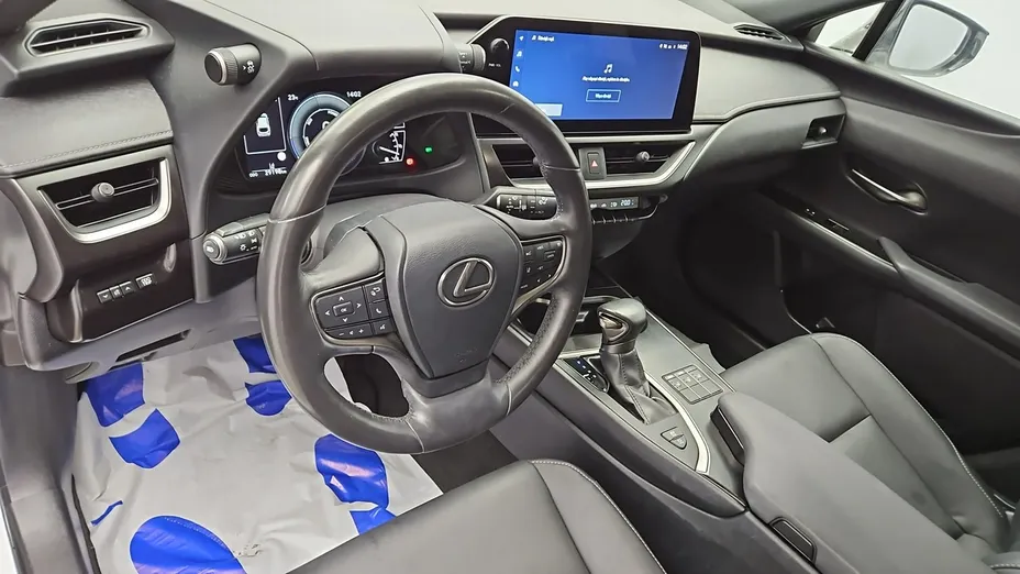 LEXUS UX -