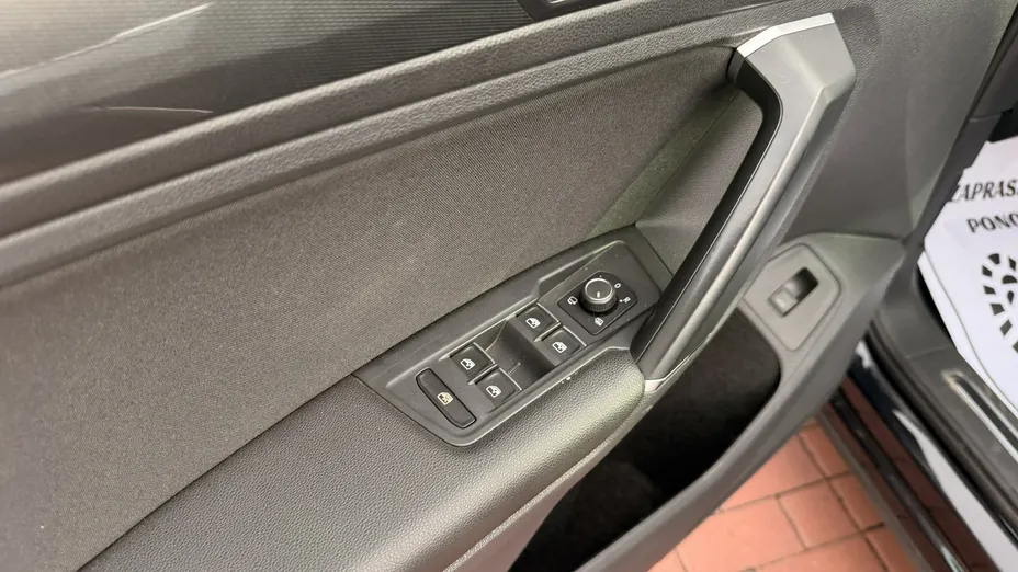 VOLKSWAGEN Tiguan -