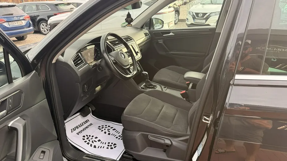 VOLKSWAGEN Tiguan -
