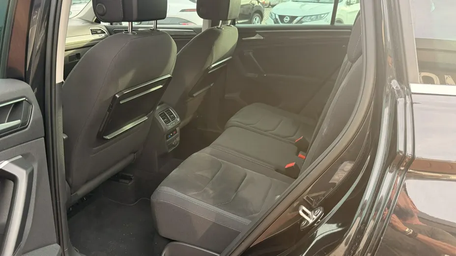 VOLKSWAGEN Tiguan -