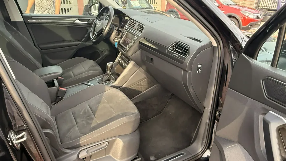 VOLKSWAGEN Tiguan -