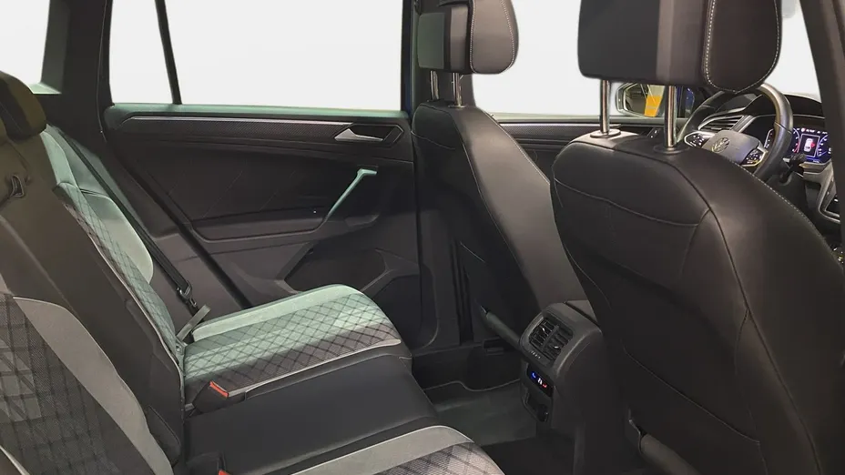 VOLKSWAGEN Tiguan -