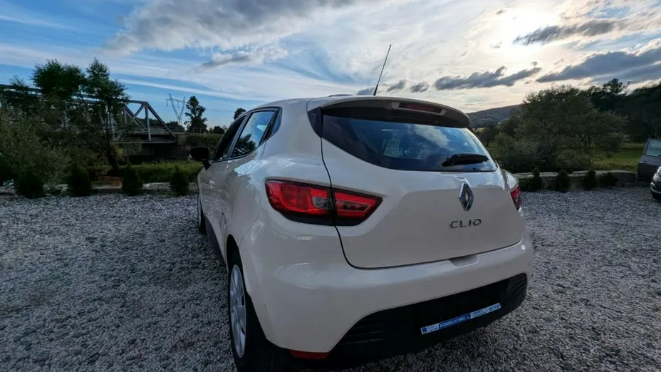 RENAULT Clio -