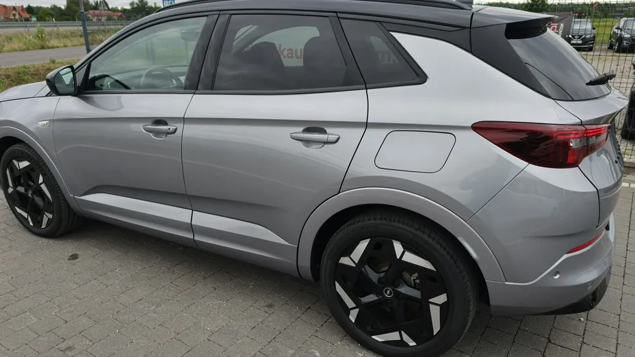 OPEL Grandland X -