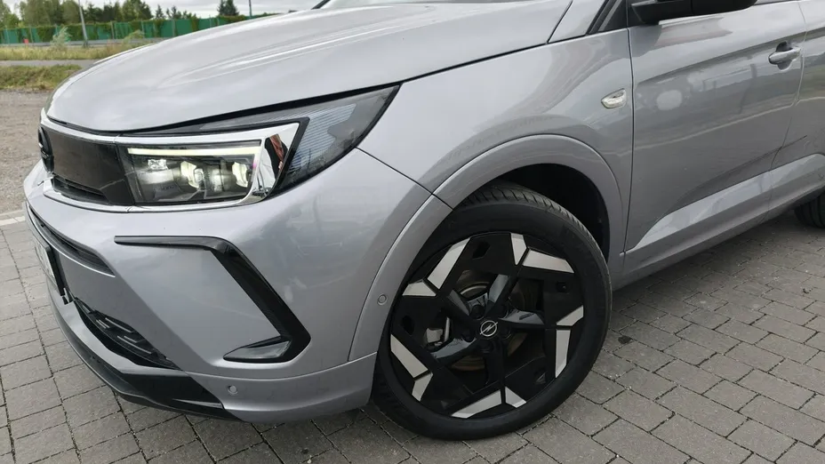 OPEL Grandland X -