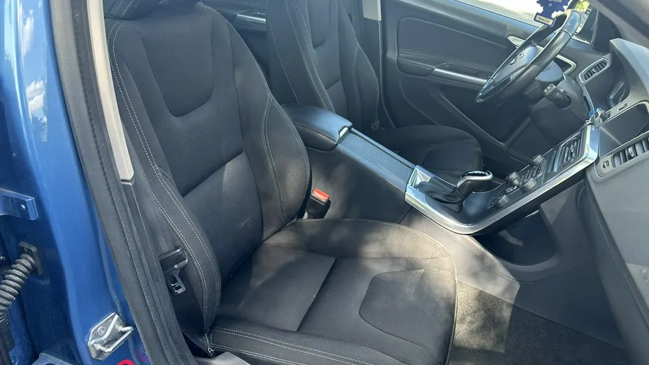VOLVO V60 -