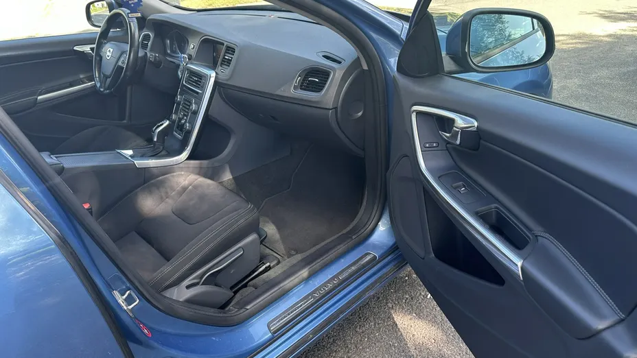 VOLVO V60 -