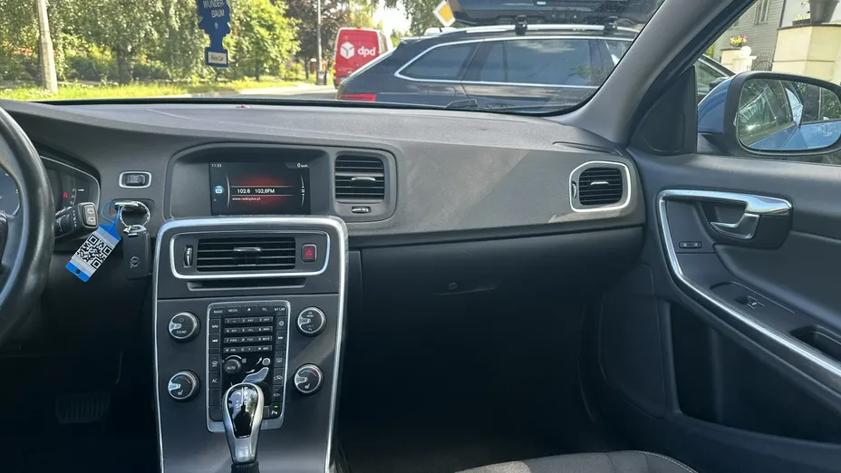 VOLVO V60 -