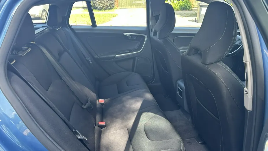 VOLVO V60 -