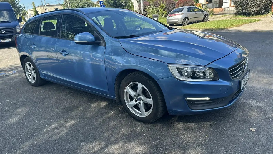 VOLVO V60 -