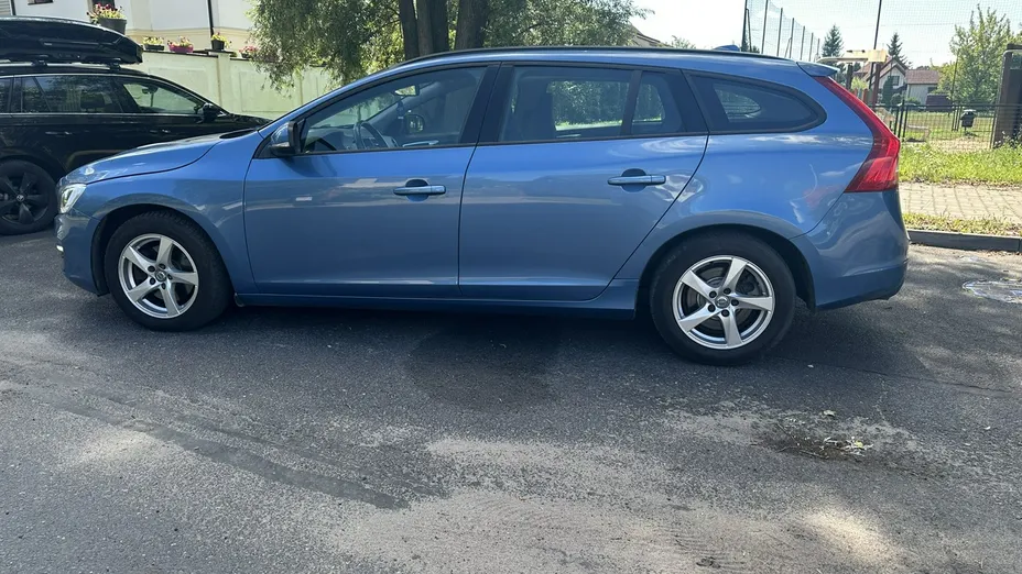 VOLVO V60 -