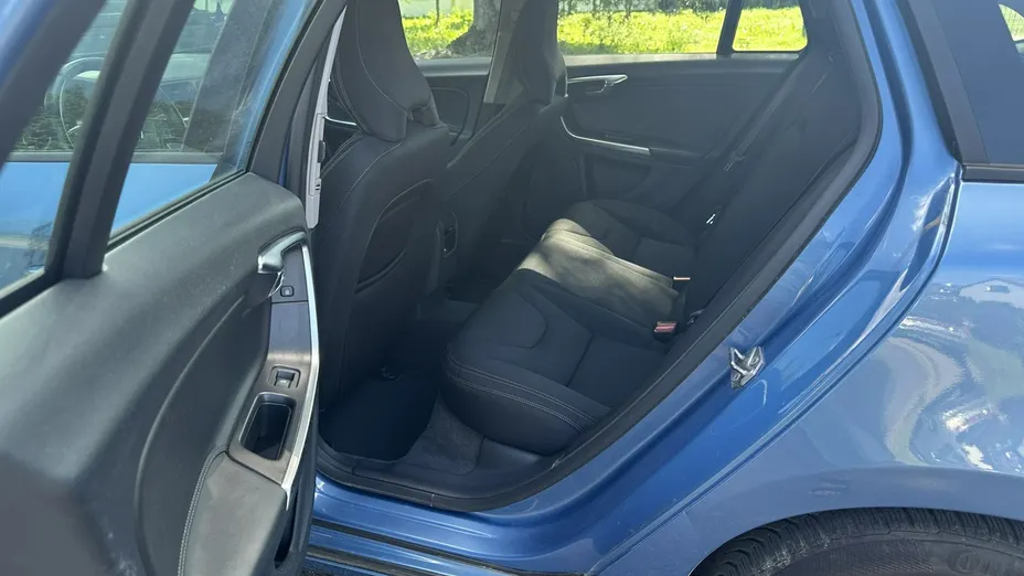VOLVO V60 -