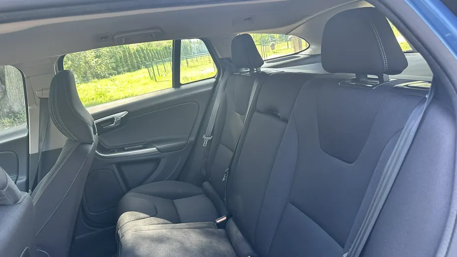 VOLVO V60 -