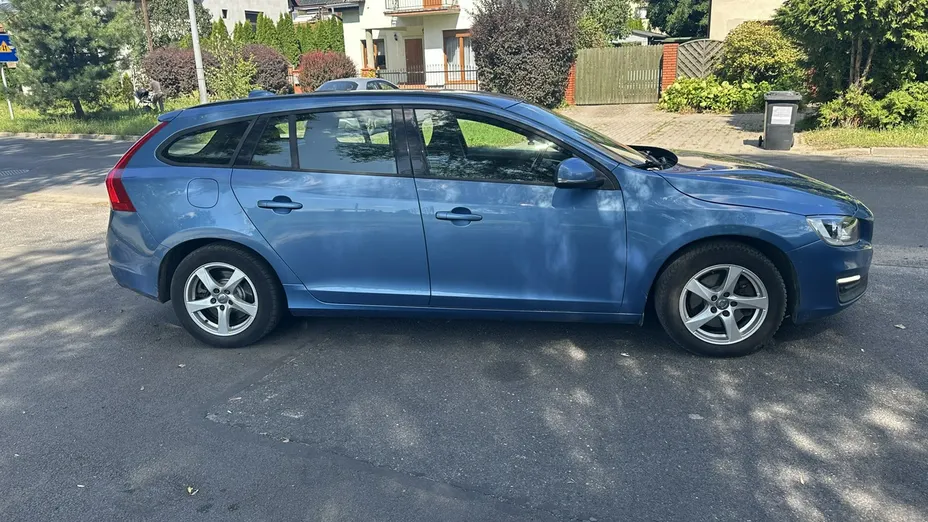 VOLVO V60 -