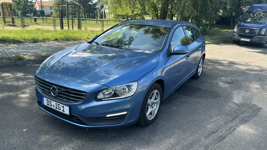 VOLVO V60 -