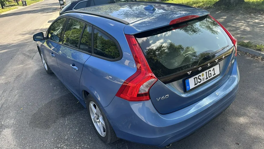 VOLVO V60 -
