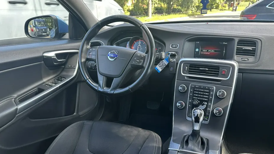 VOLVO V60 -