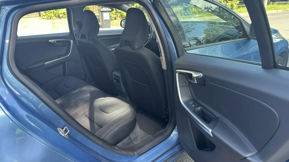 VOLVO V60 -