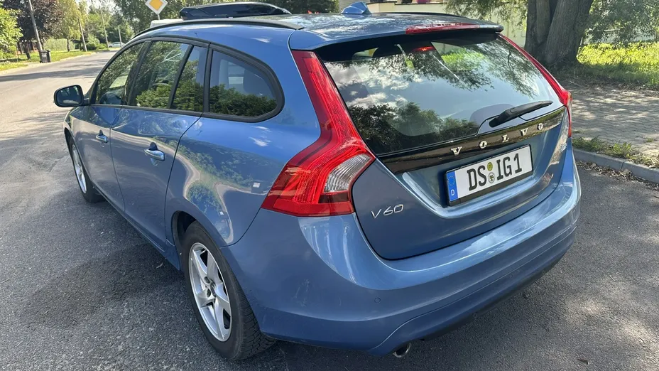 VOLVO V60 -