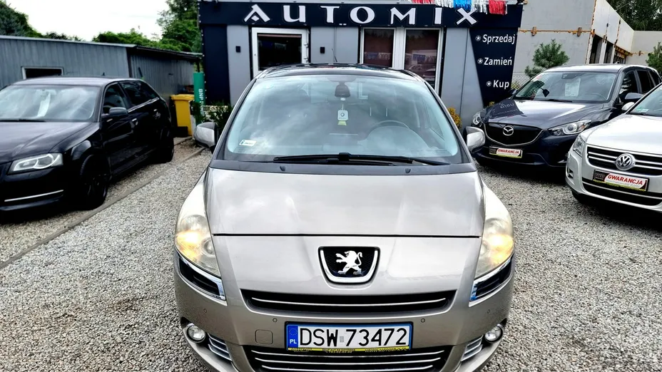 PEUGEOT 5008 -