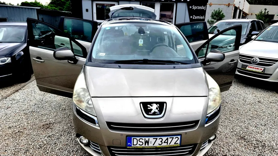 PEUGEOT 5008 -