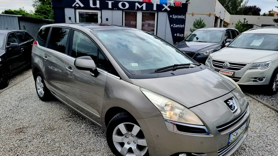 PEUGEOT 5008 -