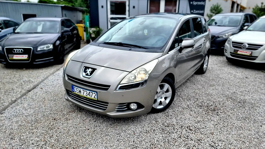PEUGEOT 5008 -